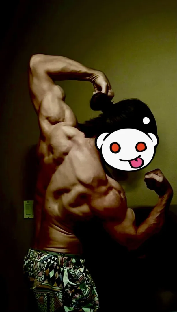 Thinking about crushing some fruit with these biceps posted by Nattyglizzy