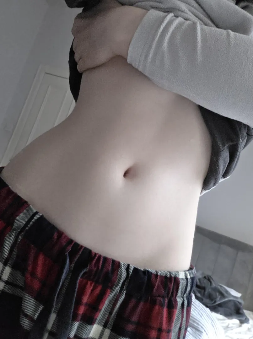 Thinking abt getting a navel piercing posted by Robbie3758