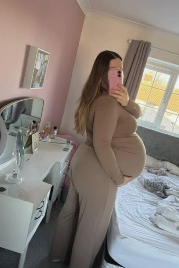 This belly's growing, and I'm loving it more every day posted by Lustful_Luna89