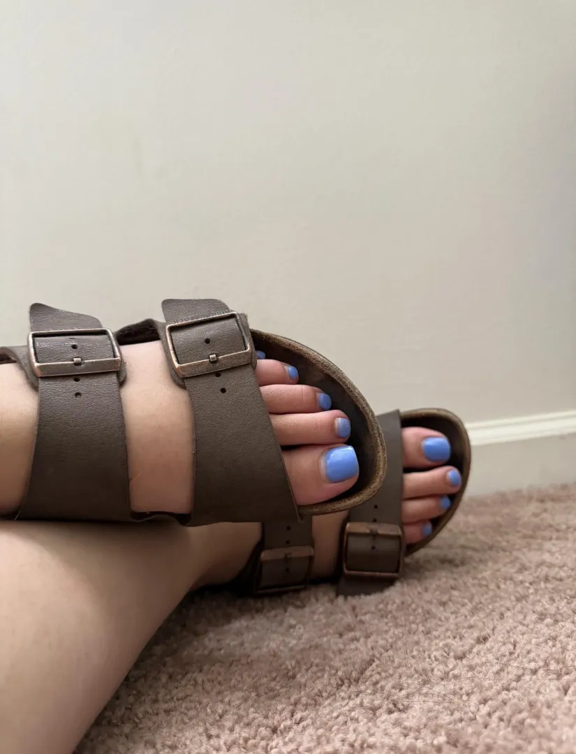 This blue is hypnotixing posted by selenaraexo