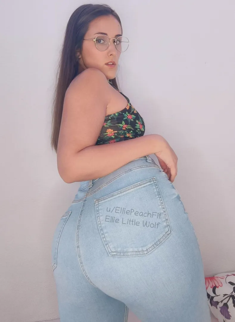 This butt is seriously out of control and these jeans are barely hanging on.. tell me you'd worship it posted by ElliePeachFit