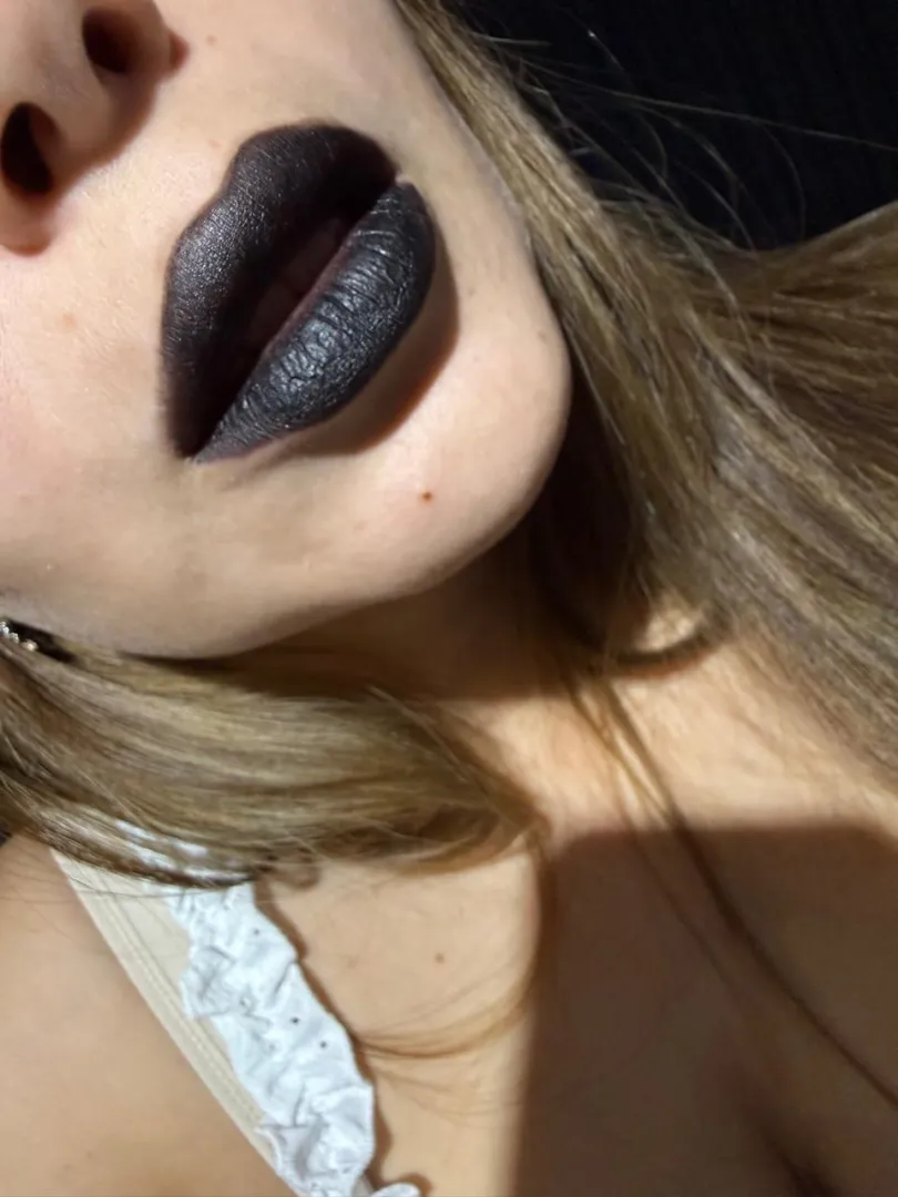 This color suits me well. posted by Plainthoughts_