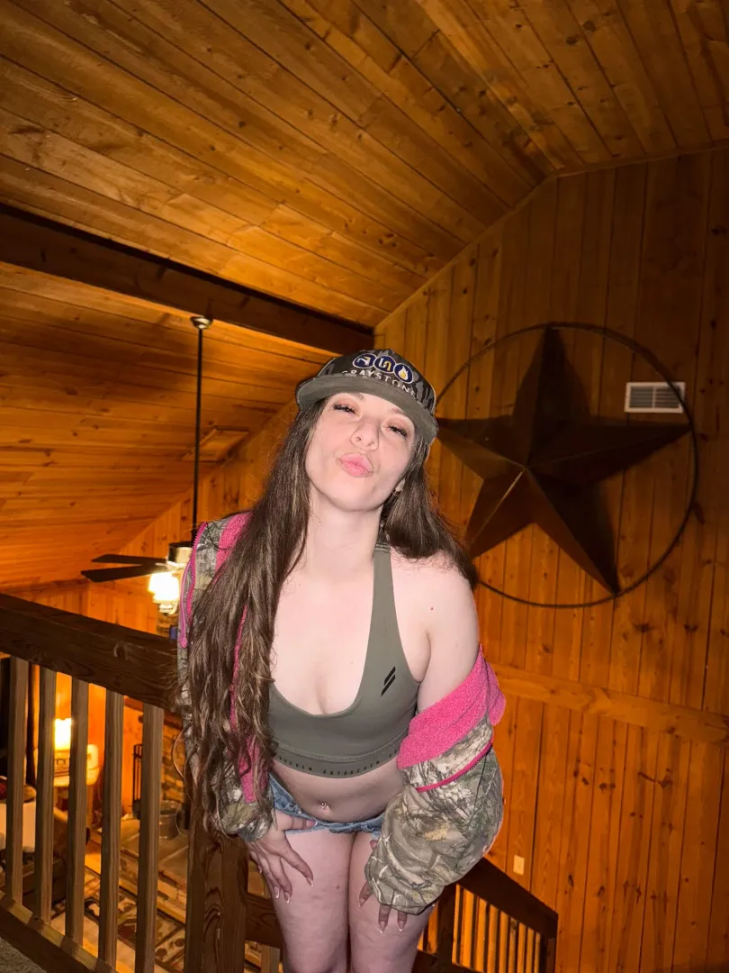 This country slut is ready for u to go down & have yourself a feast posted by daisyduffybabyxo