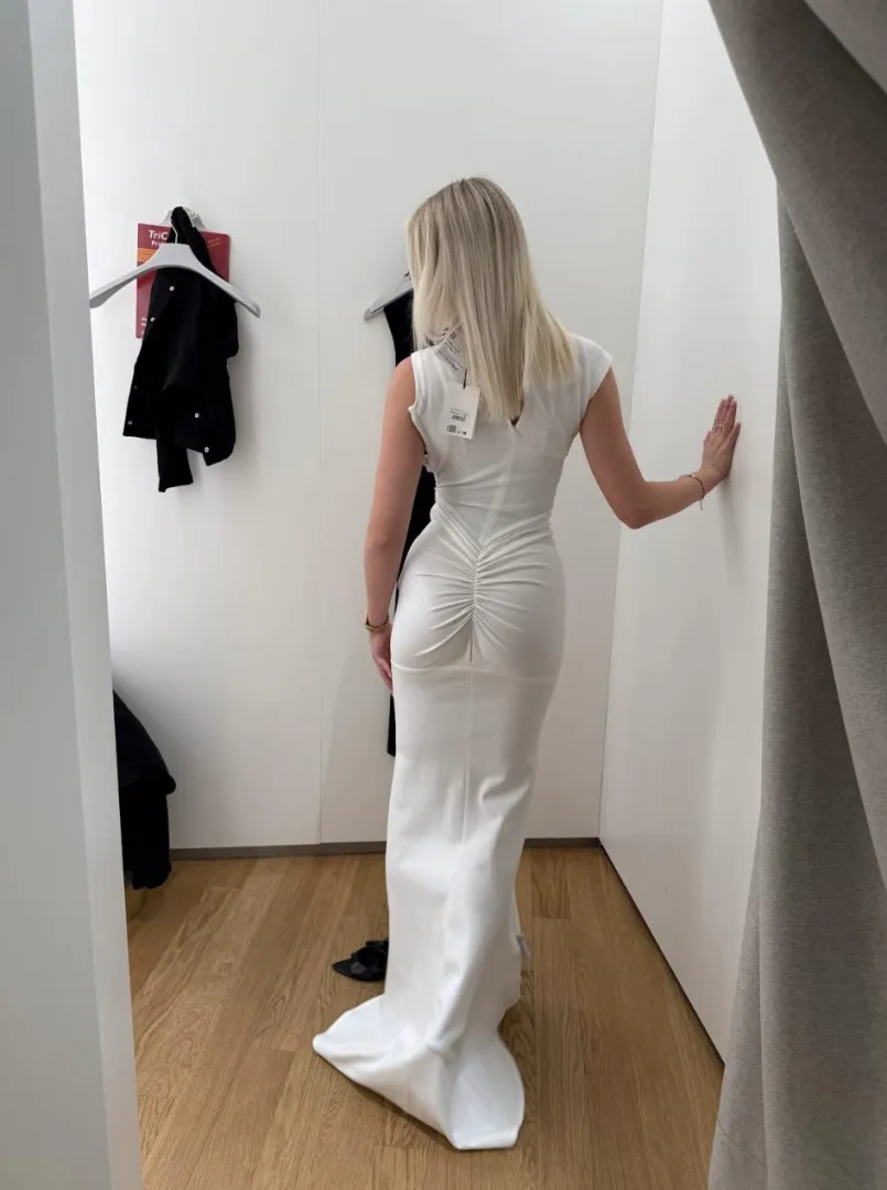 this dress hugs me just right posted by ppinkblooom