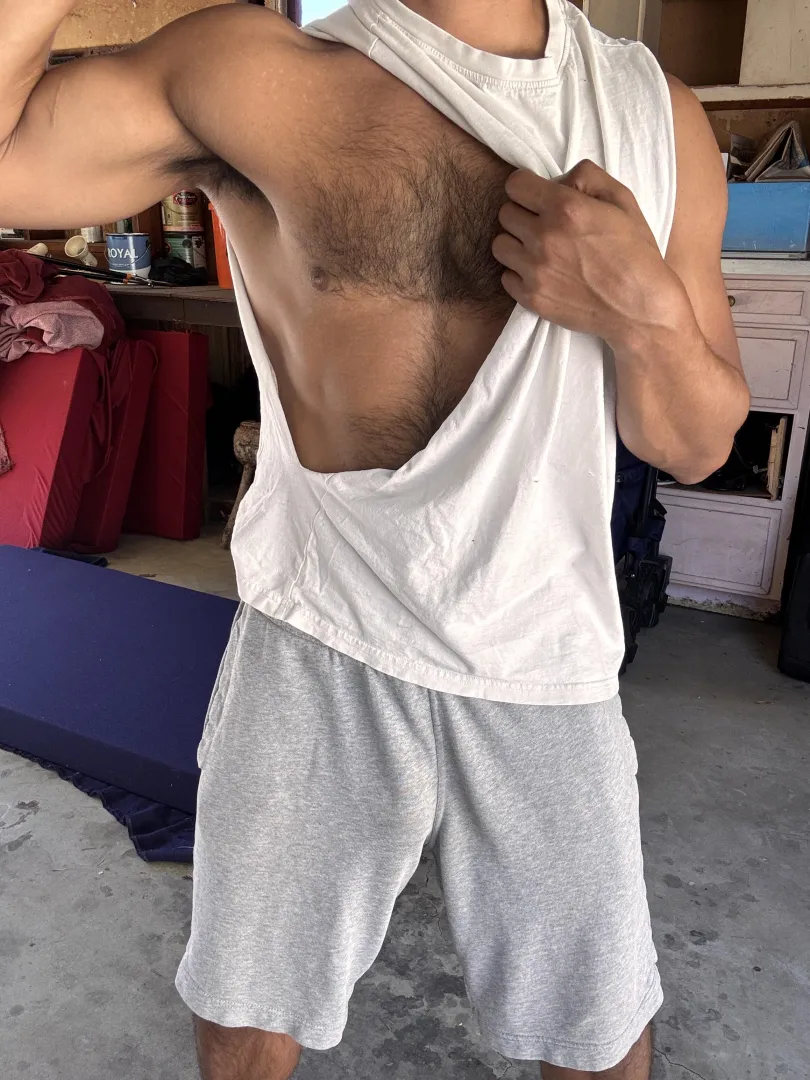 This heat wave got me wearing less and less posted by DLHungBroXXX