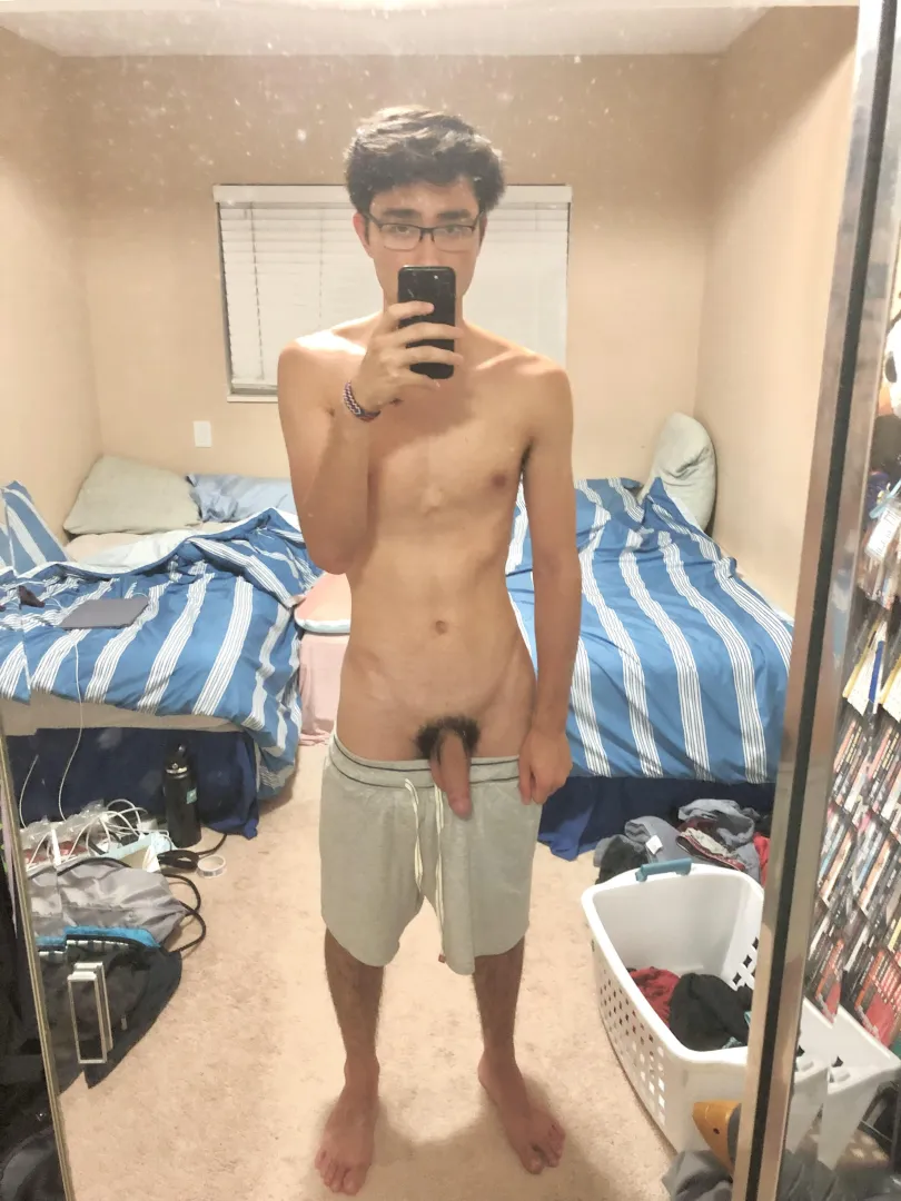 this huge nerd dick has fucked 22 girls so far posted by sofa_king_huge2