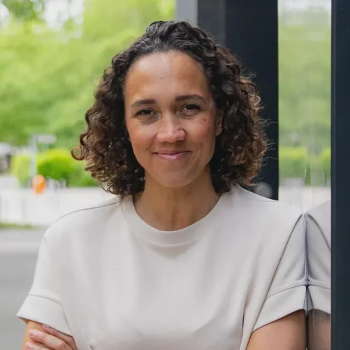 This is German liberal politician Nicole Büttner. She announced that if her party didn't make the 5% cut at a local election she'd shave her head bald. Her party did in fact only get around 4,5% and she announced she'll go through with it. by samjones5352