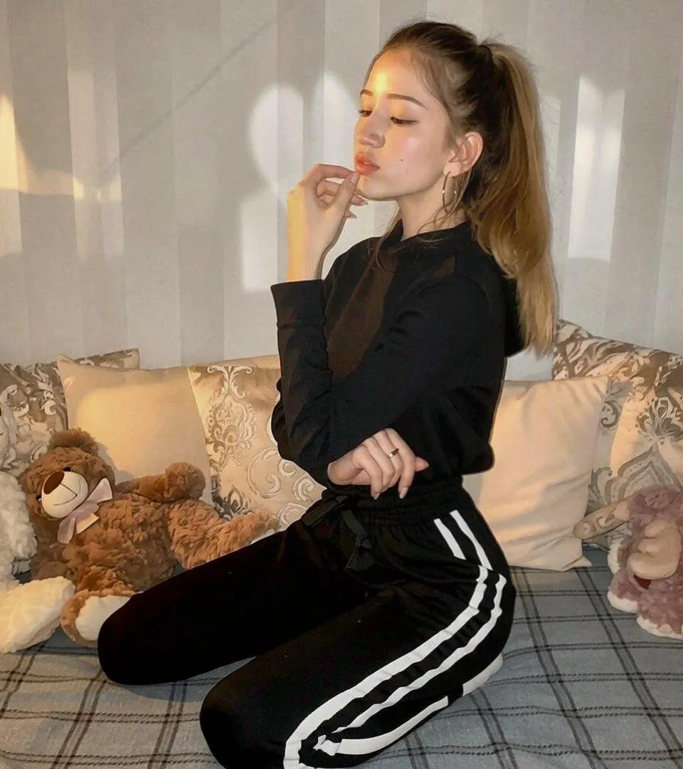 this is your sign to text me posted by Puzzleheaded-Set8060