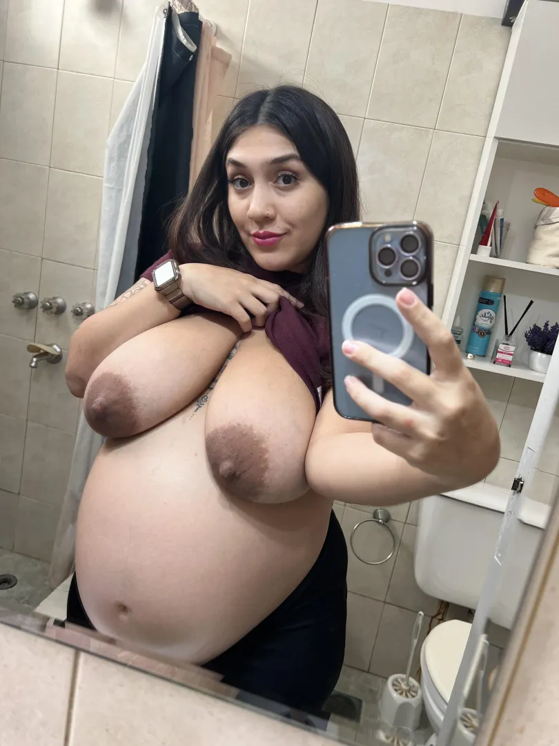 this late belly weight feels different every day posted by Mommyvipp