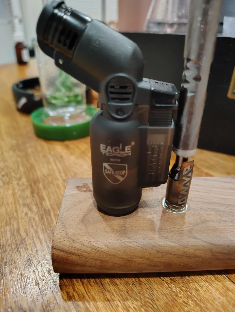 This little cheapo torch is actually so good. Burns hot af. posted by 0The_Loner_Stoner0