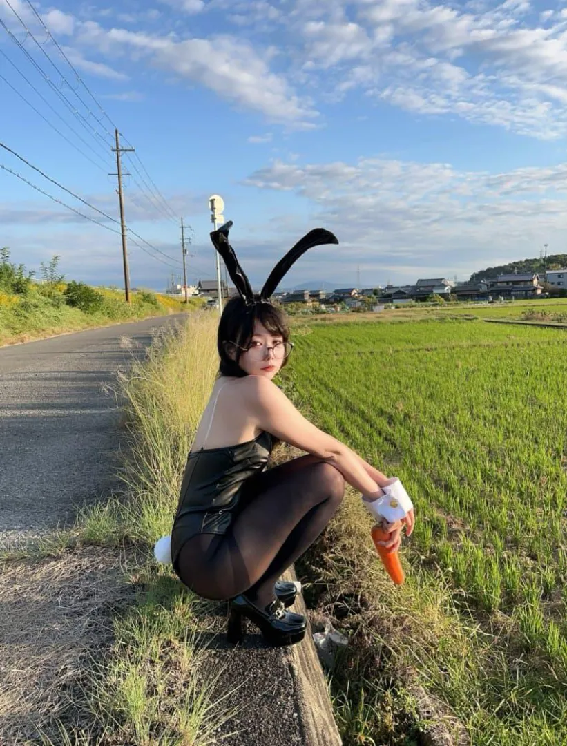 This looks pretty real...with a carrot  posted by Eat_ya_veggies