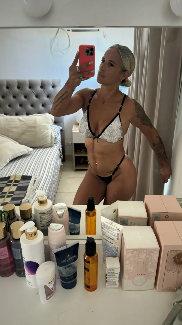 This naughty grandma loves attention posted by VelvetNyxi