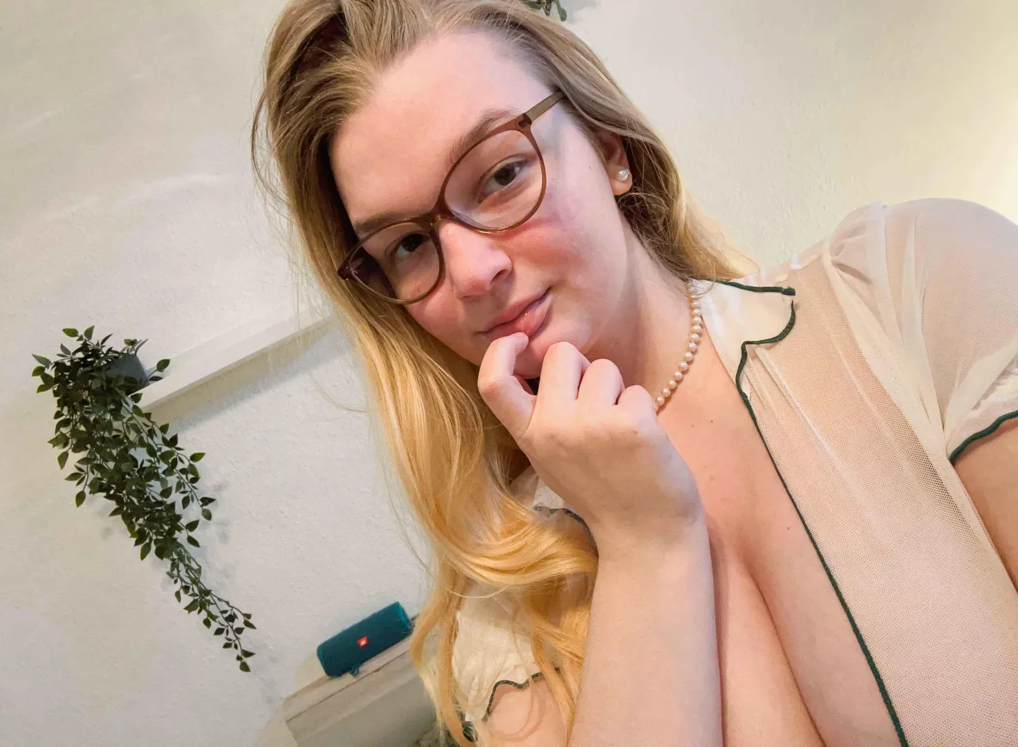 This nerdy blonde is right here waiting for you, baby posted by 4nalsugarpie