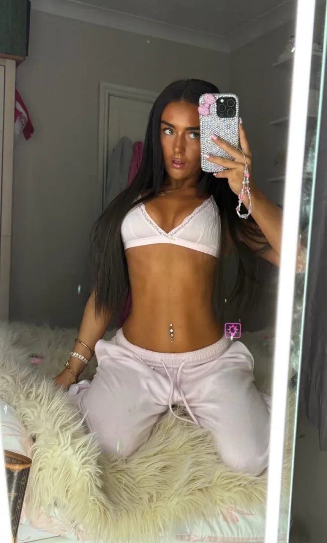 This pink bra look has you losing it already posted by cora_chisholmxxx