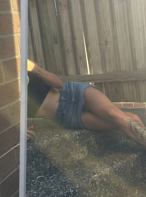 This skirt doesn’t forgive by Bunnyappleh