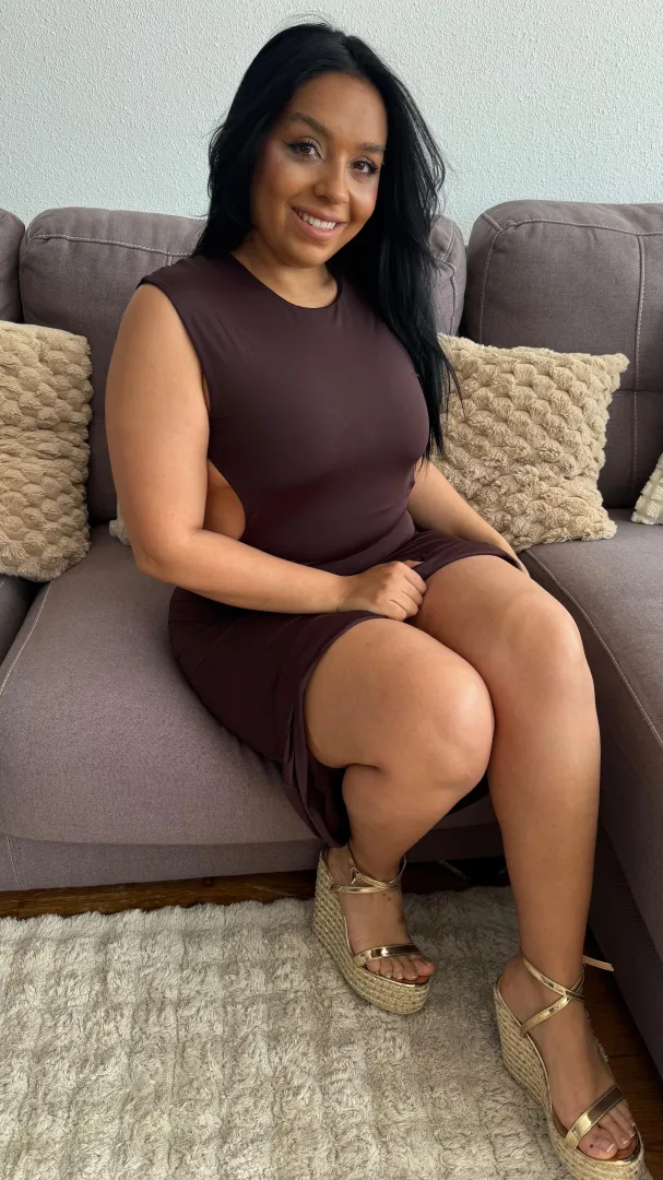 This smile gets me compliments... but it’s my curves that keep your hands reaching. posted by Galadriel69_