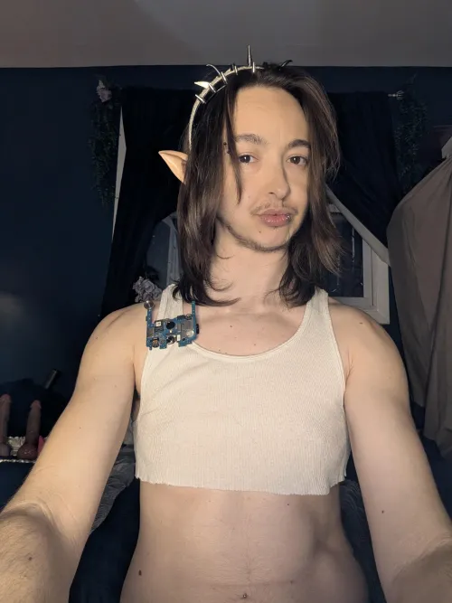 This steampunk elf makes all their gear from scratch ⚙️ by Mister_Vex