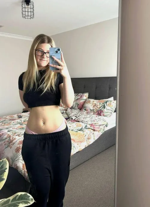 this top knew exactly what it was doing by innocentshaelah