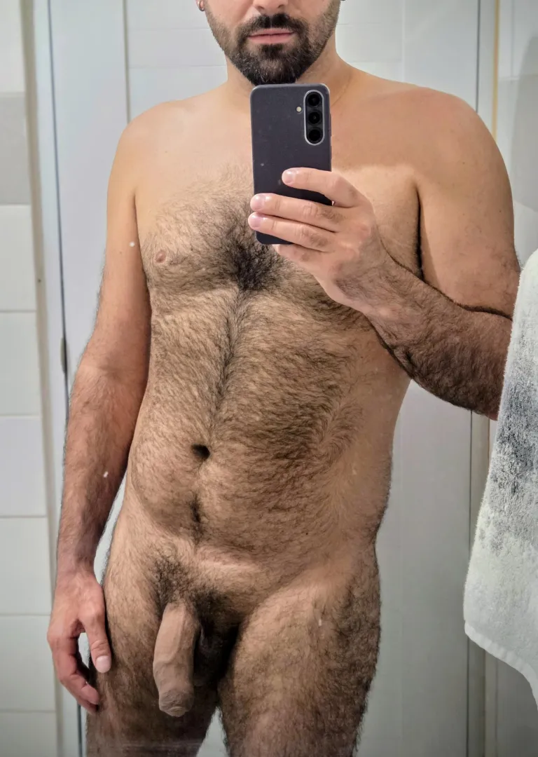 Thought I looked pretty good here and wanted to share  posted by Suspicious_Ant_2226