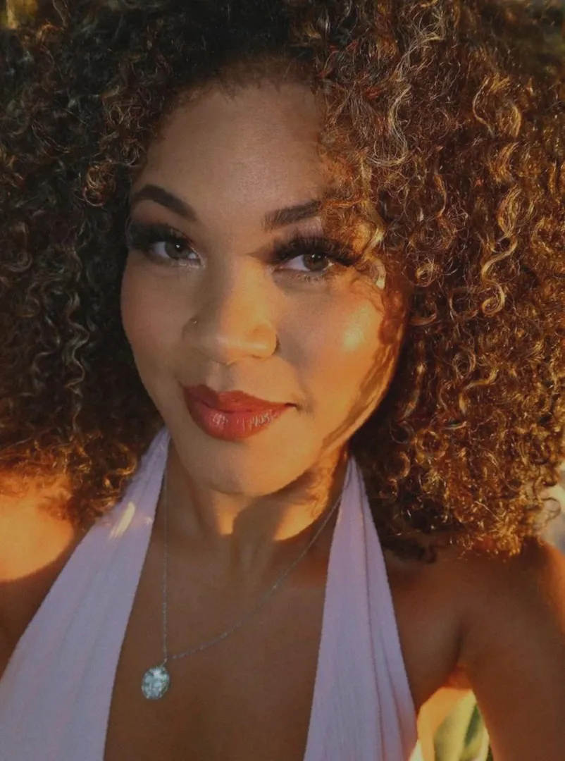 Thought this pose was kinda fun [Return Our 3P Tools/Apps] posted by annabellecuddles