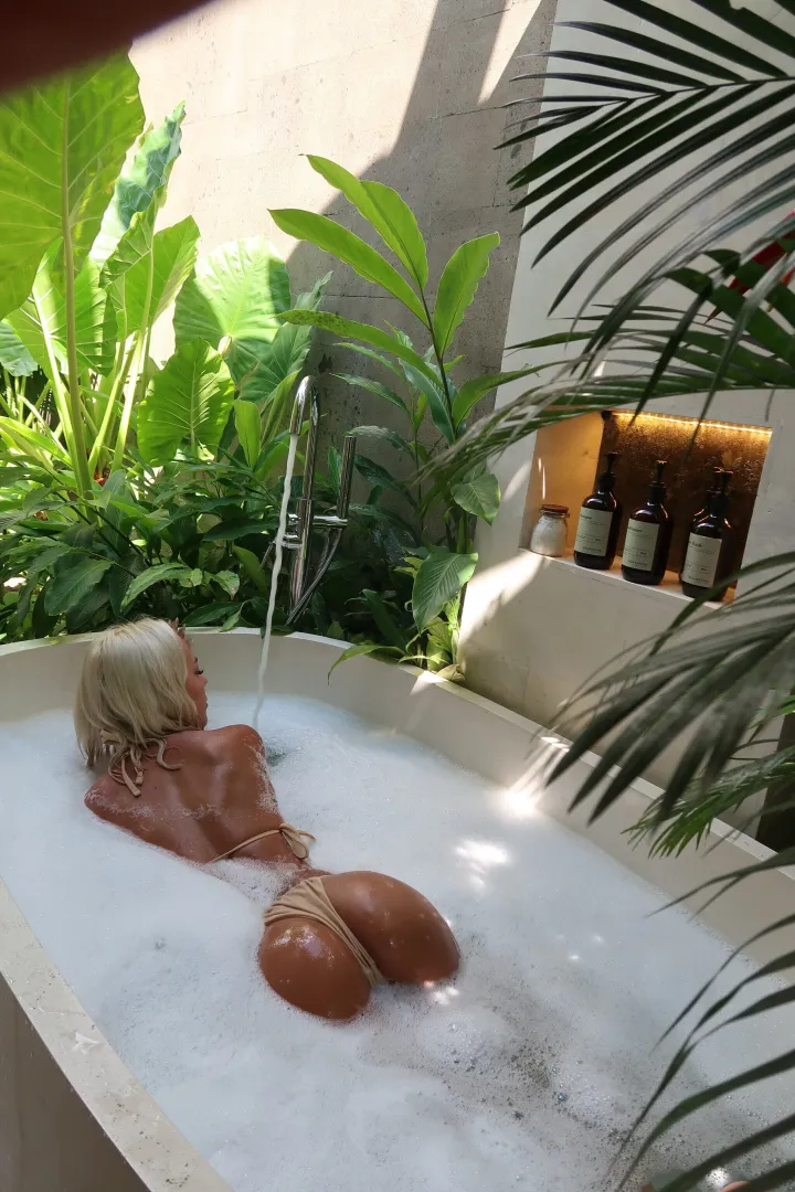 Thought you might like the view form behind posted by Playfulmadam