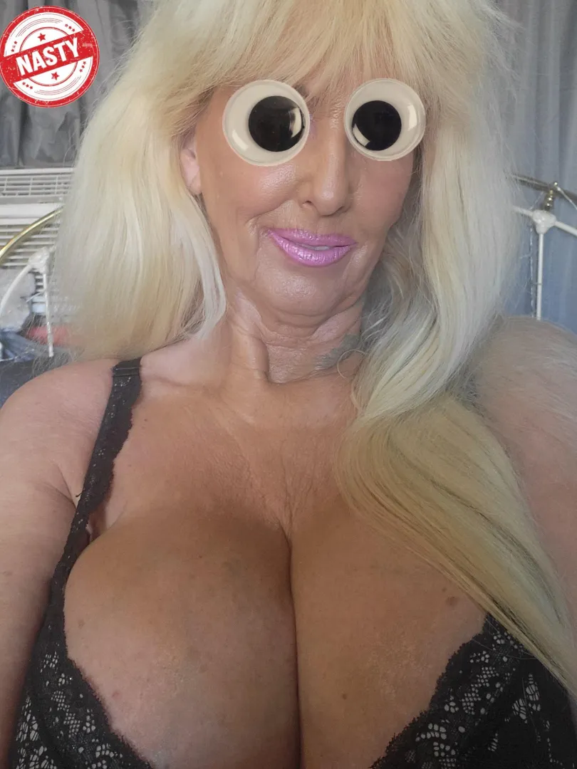 TIA GUNN ~ BUSTED OLD BALLDRAINER posted by Background_Lime7155