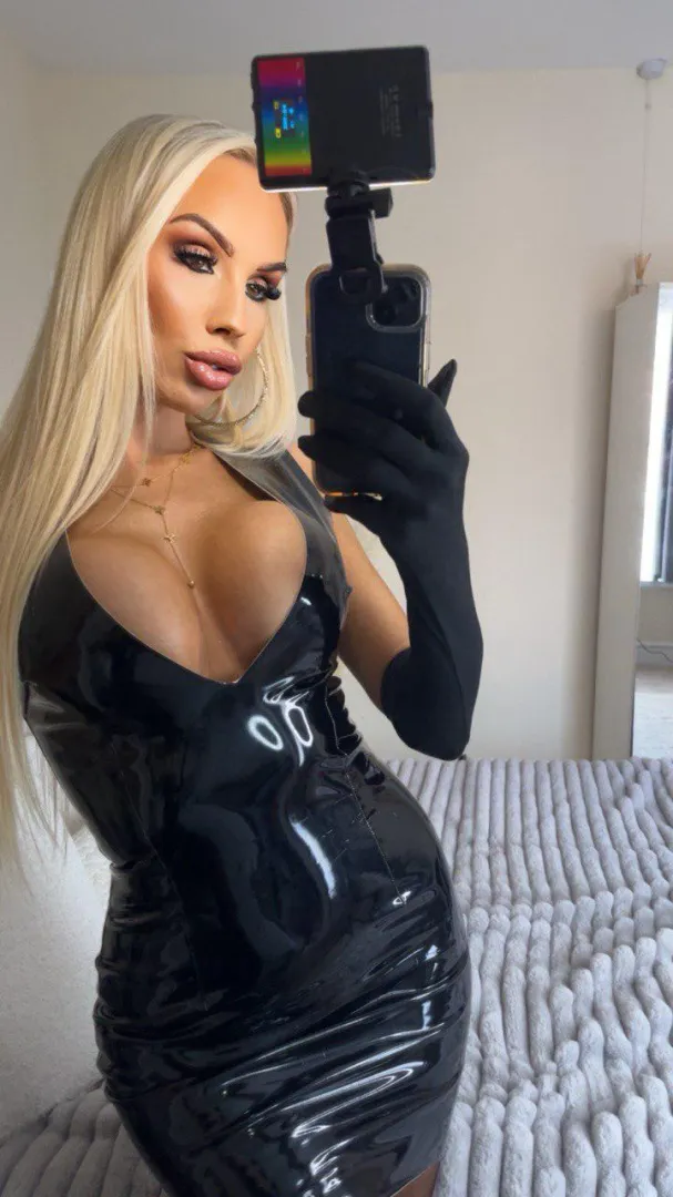 Tight and tempting posted by DefiantMisfit