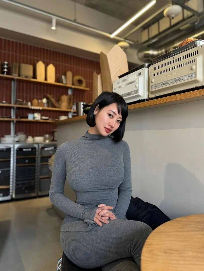 tight dress posted by figurephilosopher