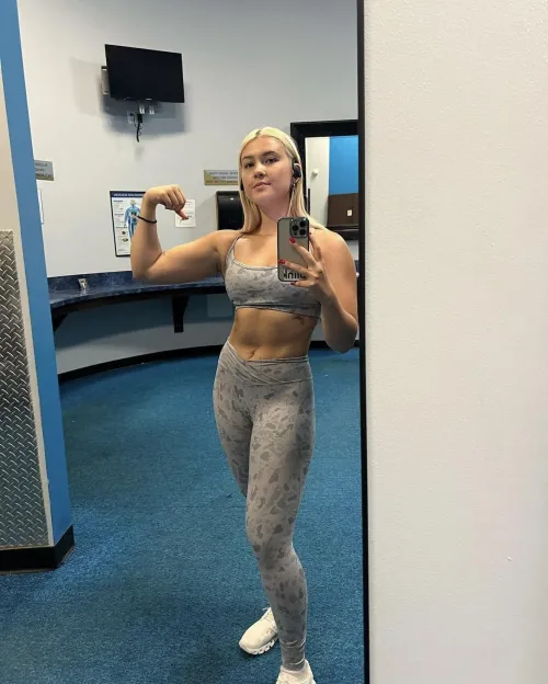 Tight how you like it by ShadowGlimmer_3