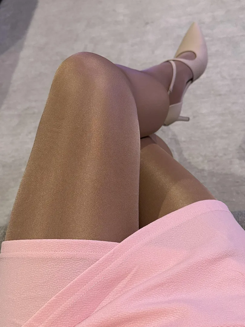Time for that lights on Sunday shine! posted by PantyhoseJaime
