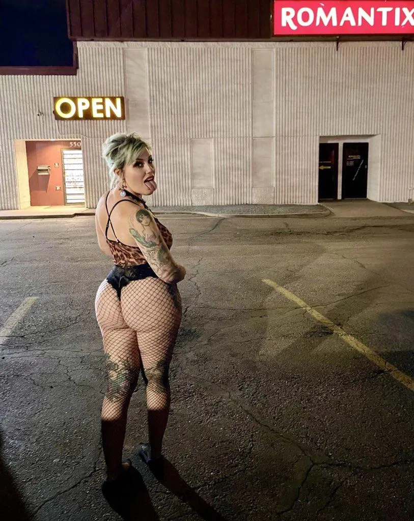 Time to eat up  posted by MidnightPawg28