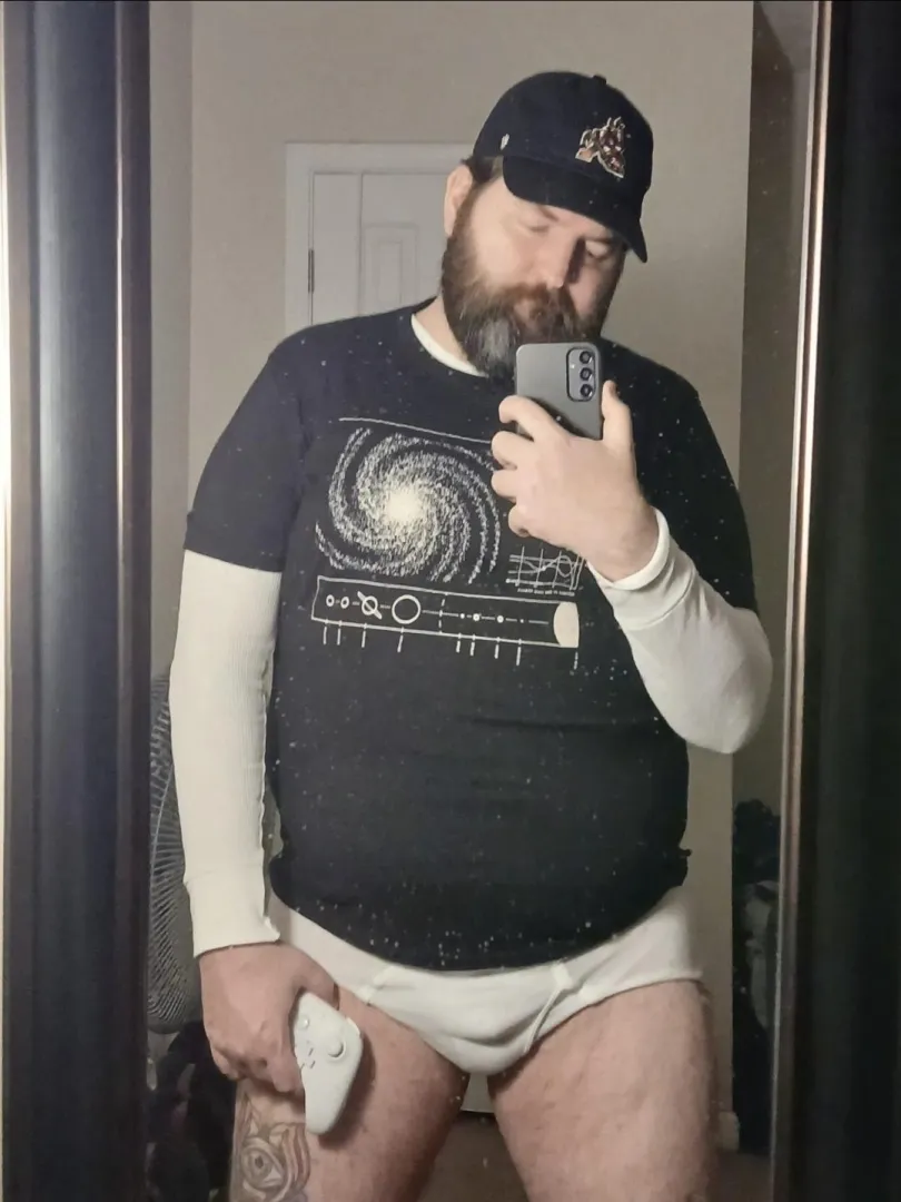 Time to play some video games in my tws posted by Friendly-Bear4189