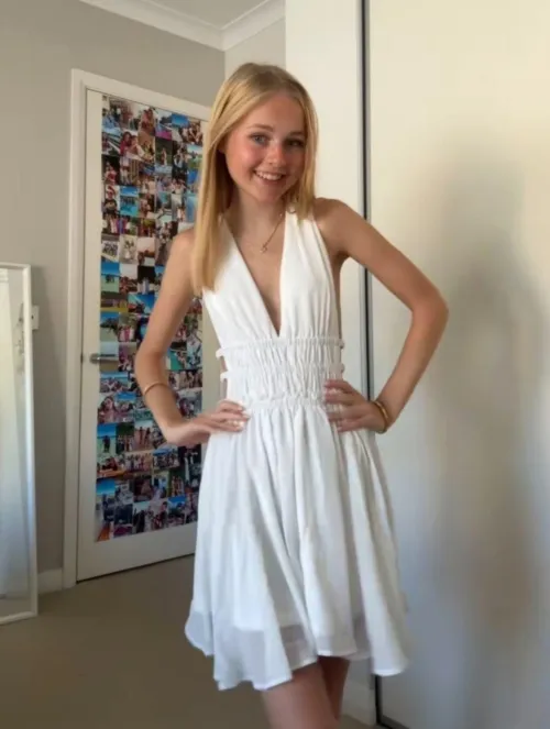 Tiny babe hunts rough claim by RIPHazel2023