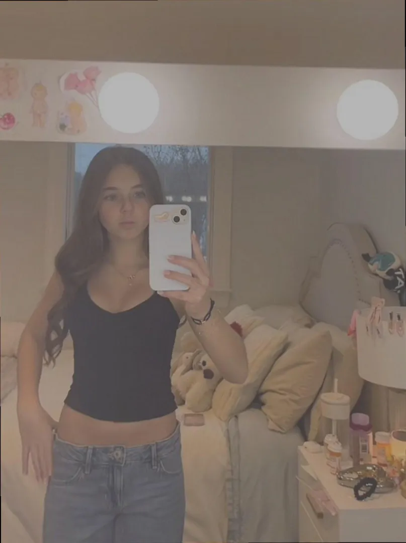 tiny chick, needin a rough guy to take charge posted by Jsnyder92