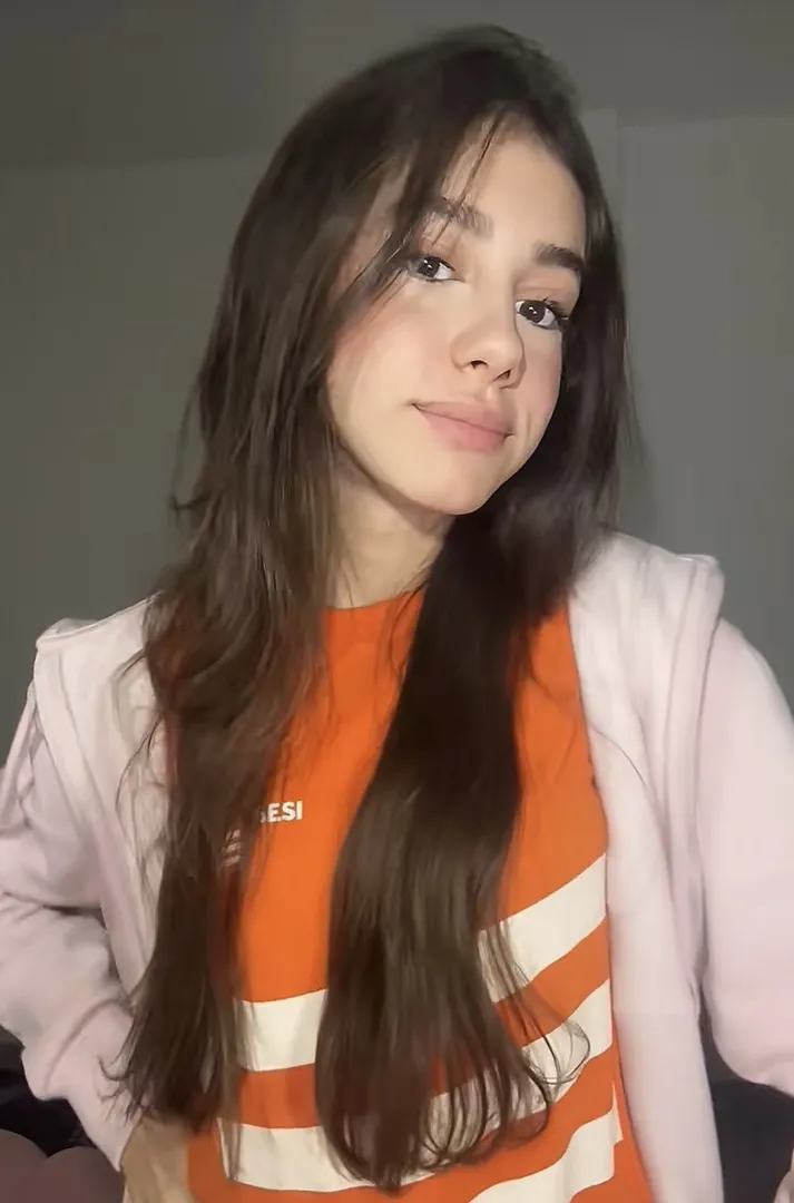 Tiny chick wants hard guy to grab and dominate posted by bmcdonal1975