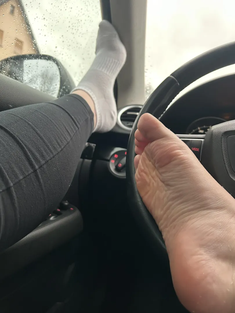 Today the foot takes the wheel. He can do much more than that  posted by kira_blk12