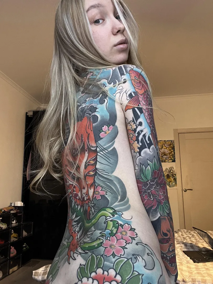 Today's punk naked pic posted by peacch_gloss