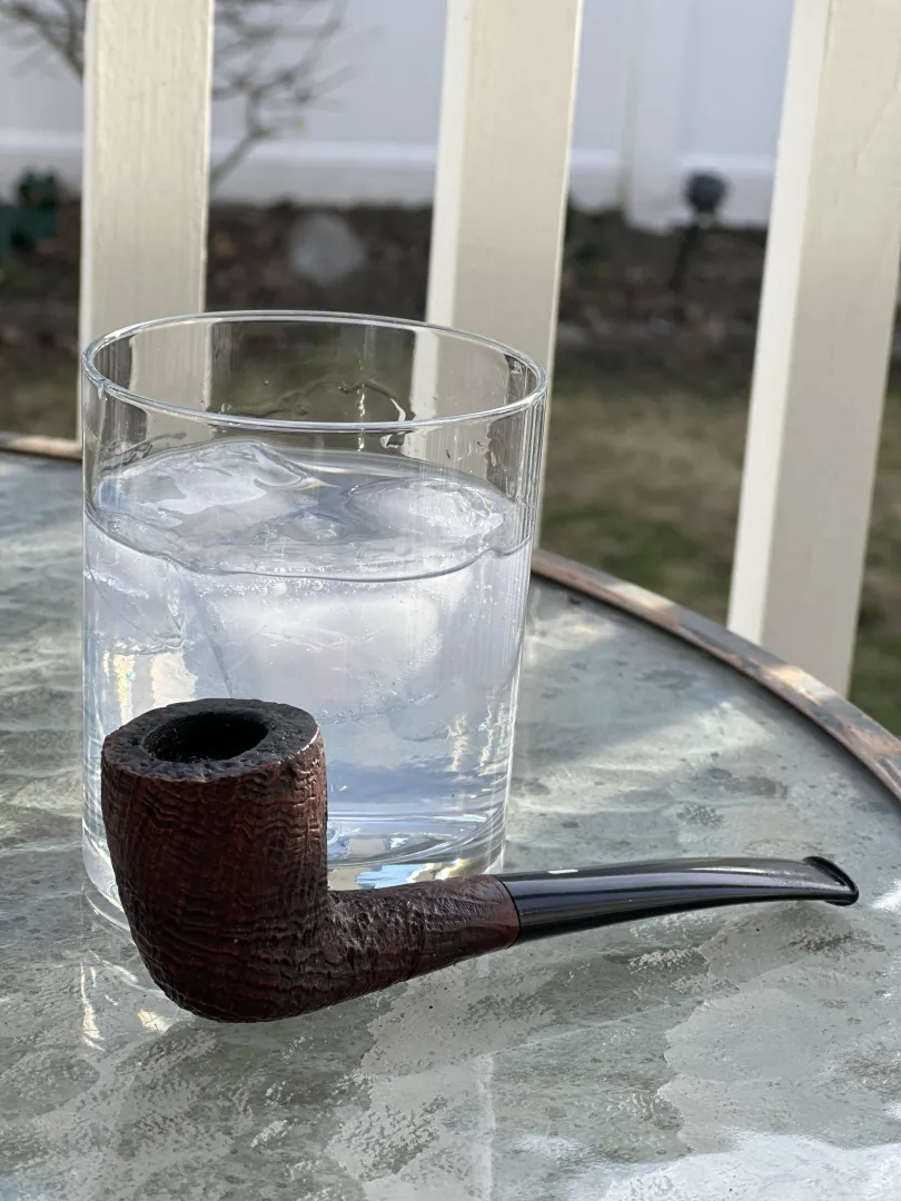 Today’s smoke: Castello Old Antiquari with Standard Mixture + gin and tonic posted by PipeTom