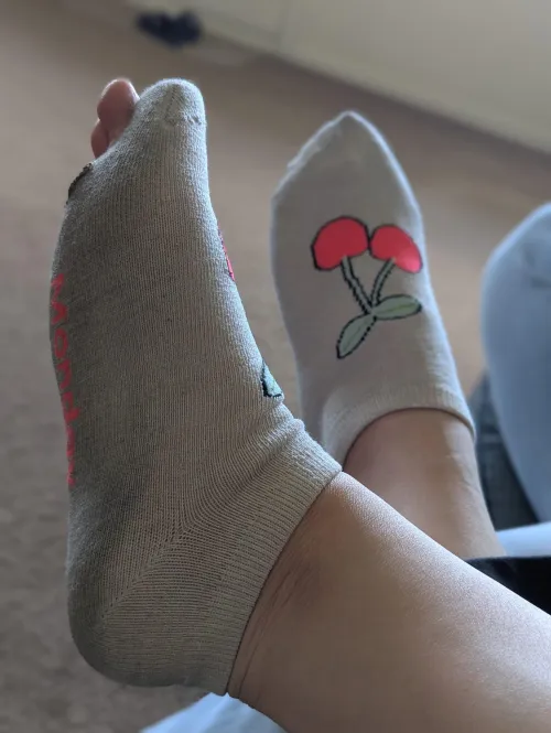 Toes popped out size 7.5 by WatermelonnSunn