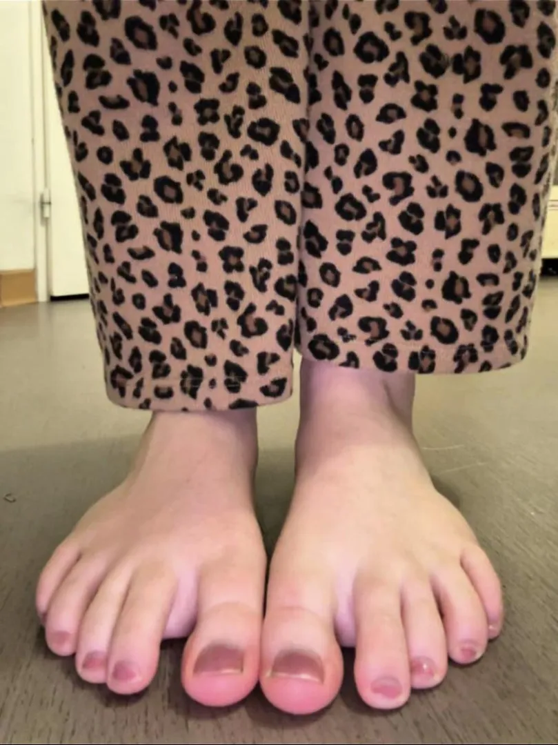 Toes ready to be kissed posted by Melanie_Soles
