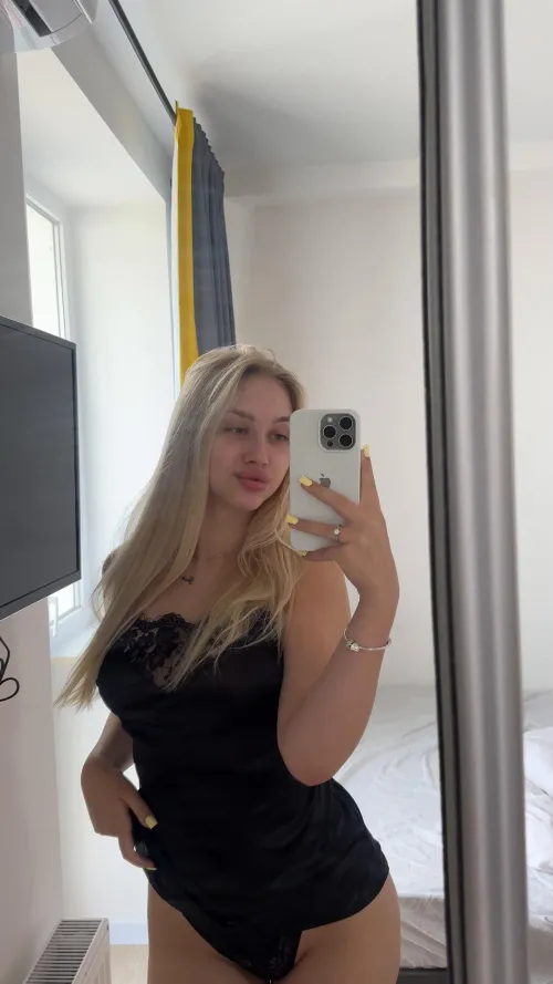 tonight’s about good vibes and easy company by fairygoddess_909