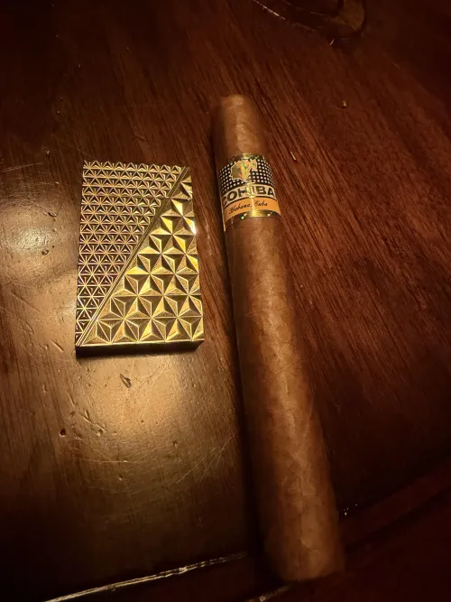 Tonight’s smoke: Siglo VI by srkfan123