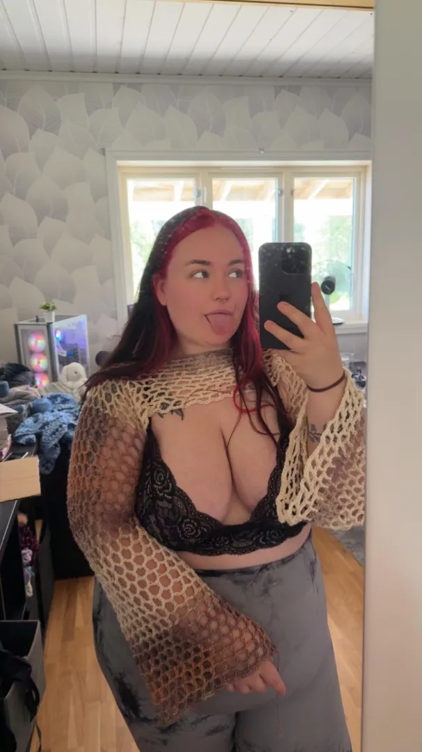 too cute on this pic and it is a sin not to share lol posted by CandidateFew9999