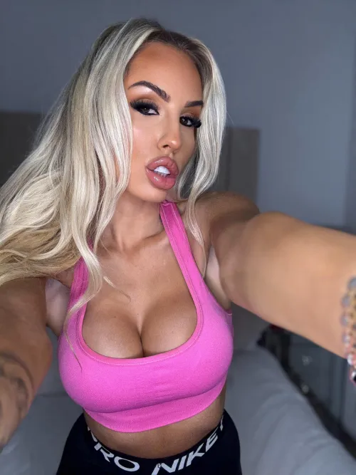 Too fake to handle by Kikiyoh