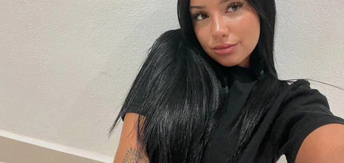 Too fine to scroll past posted by SereneSorceressx