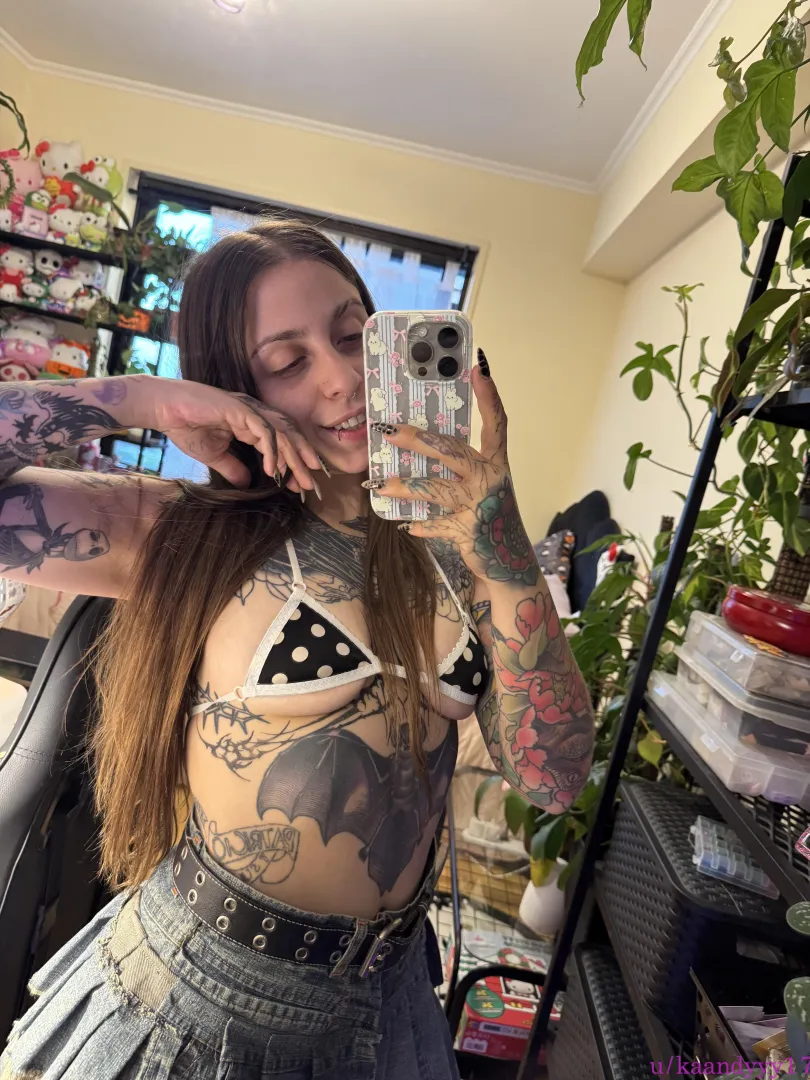 too tiny posted by kaandyyy17