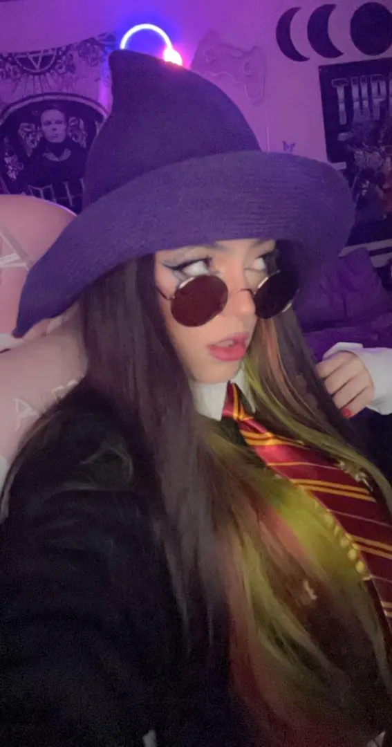 took this when i felt calm and a little pretty posted by Dazzle-Muffie