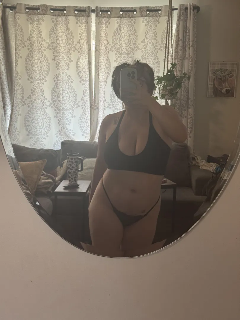 Topless Housekeeping posted by Frecklepics