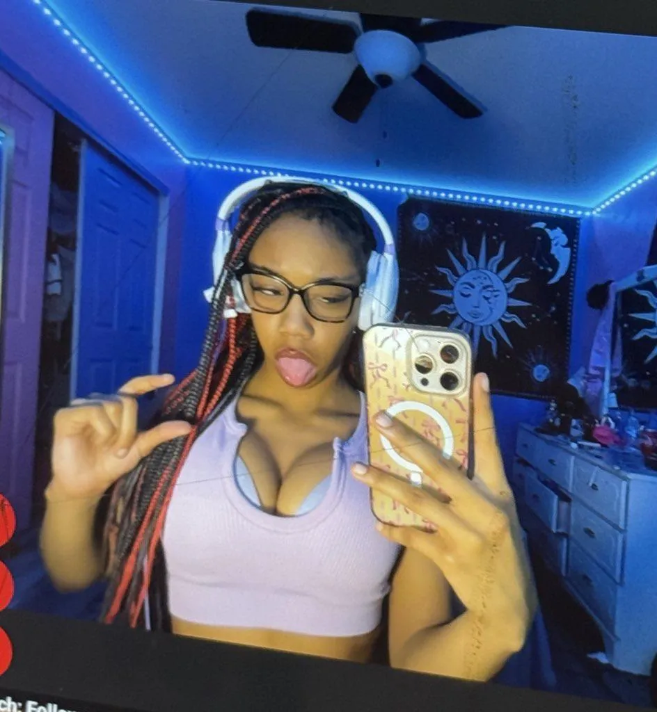 touch ur tiny clit as u dump cash into throne 4 me on payday like a good boy ‍♂️ posted by 222muchflyshttt