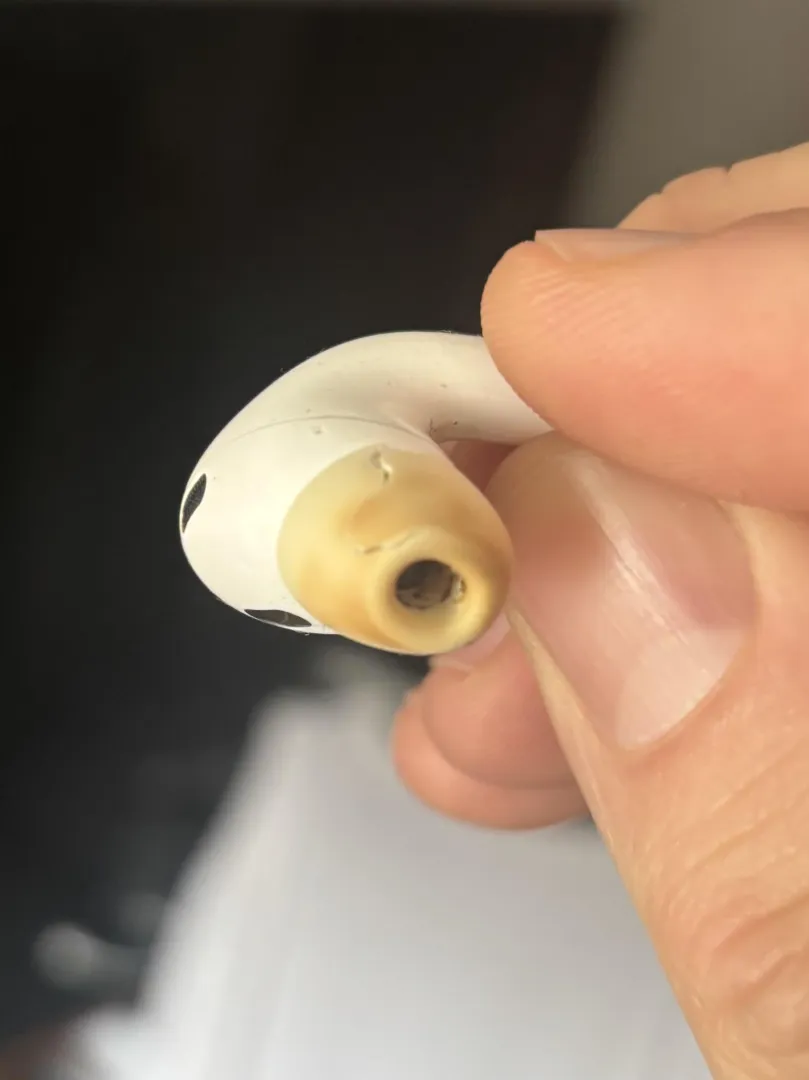 Toxic Airpod posted by kevinovski182